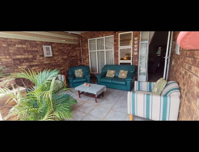 3 BEDROOM TOWNHOUSE FOR SALE IN CLARINA